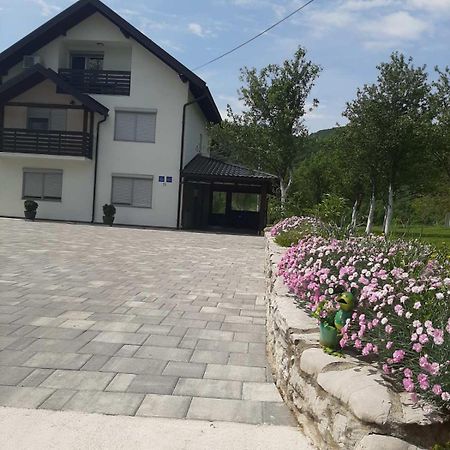 Apartments Paradise Licko Petrovo Selo Екстер'єр фото