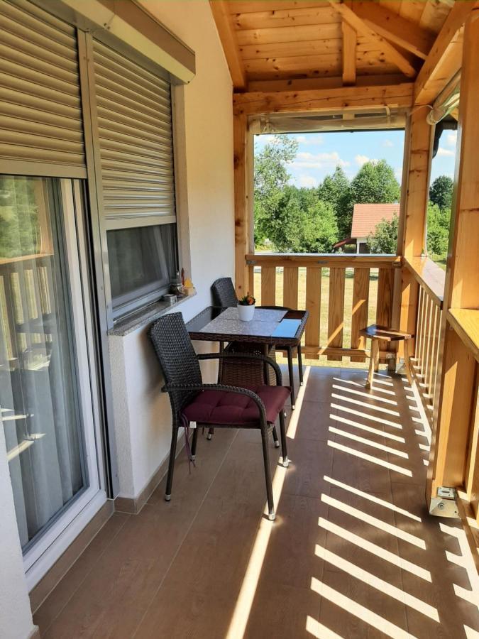 Apartments Paradise Licko Petrovo Selo Екстер'єр фото