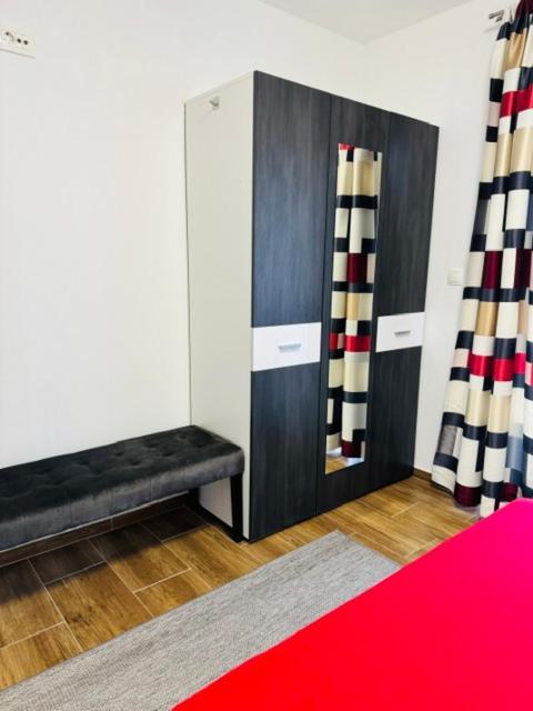 Apartments Paradise Licko Petrovo Selo Екстер'єр фото