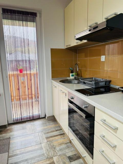 Apartments Paradise Licko Petrovo Selo Екстер'єр фото