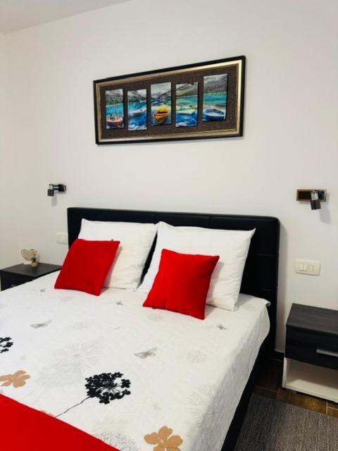 Apartments Paradise Licko Petrovo Selo Екстер'єр фото