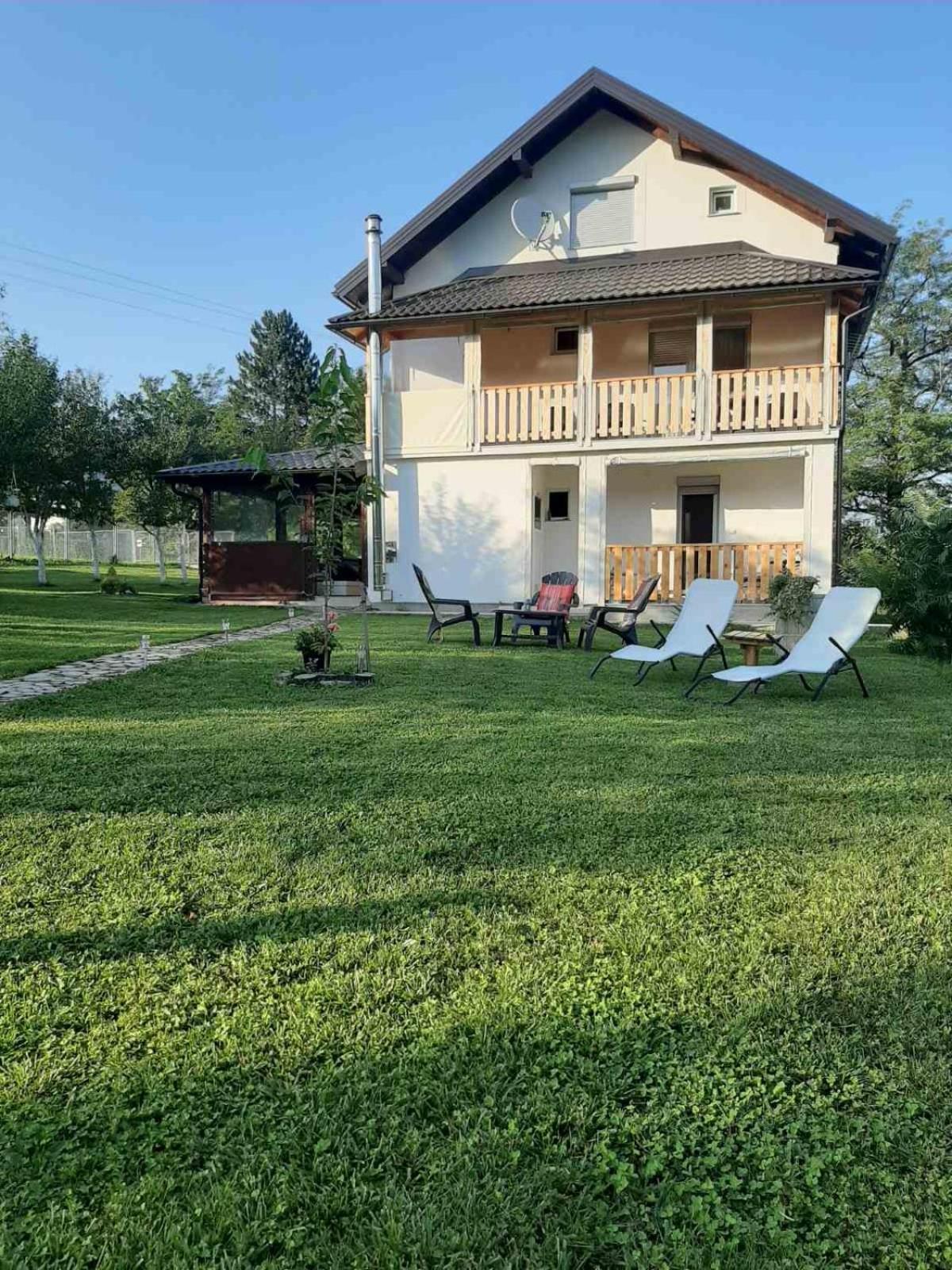 Apartments Paradise Licko Petrovo Selo Екстер'єр фото