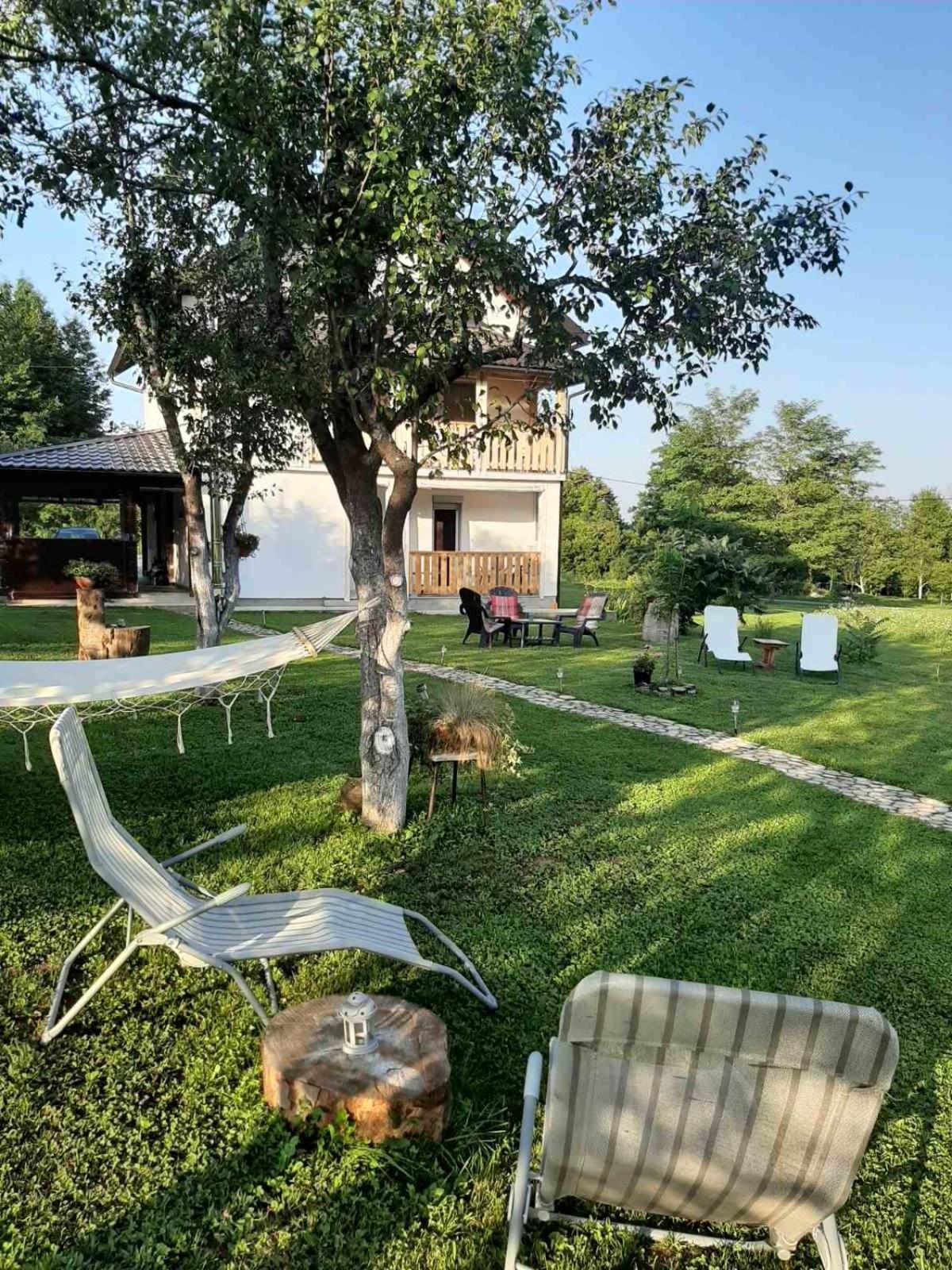 Apartments Paradise Licko Petrovo Selo Екстер'єр фото