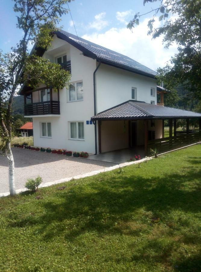 Apartments Paradise Licko Petrovo Selo Екстер'єр фото